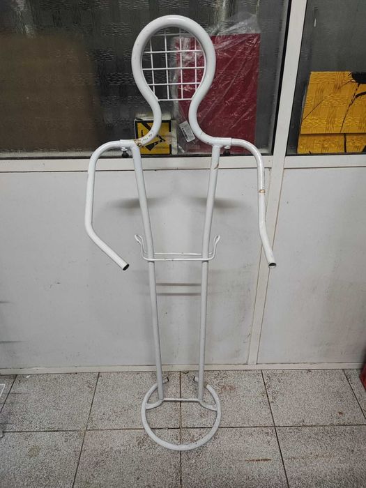 Manequim Jovem em Arame