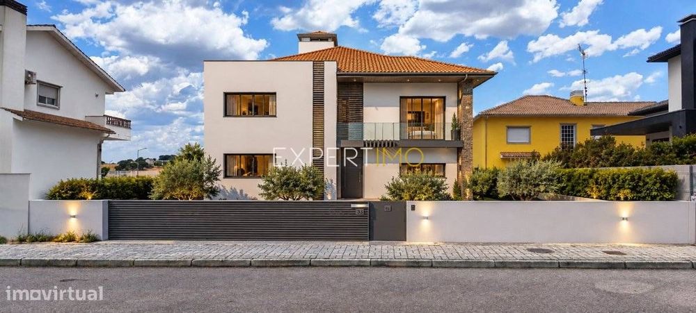 450 m² Plot of Land | Approved Project for Detached Residential Building |...