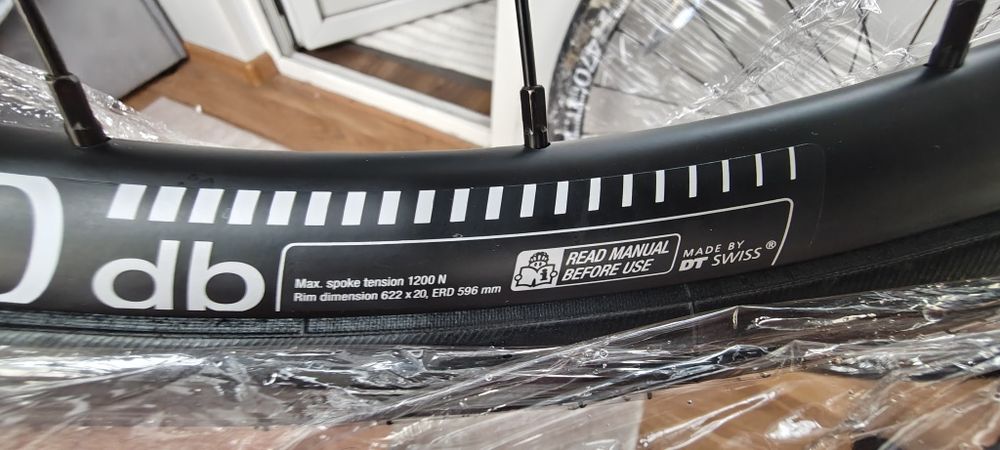 Вилсет шоссейный  Алюминиевые DT Swiss R470 db + втулки Shimano + Vittoria  Zaffiro Pro.