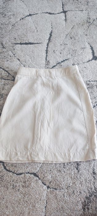 Jasna krótka spódniczka