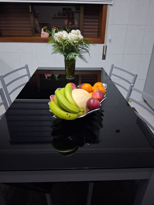 Mesa e 4 cadeiras