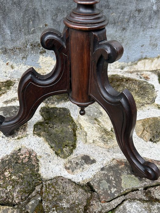 Mesa romantica em pau santo maciço