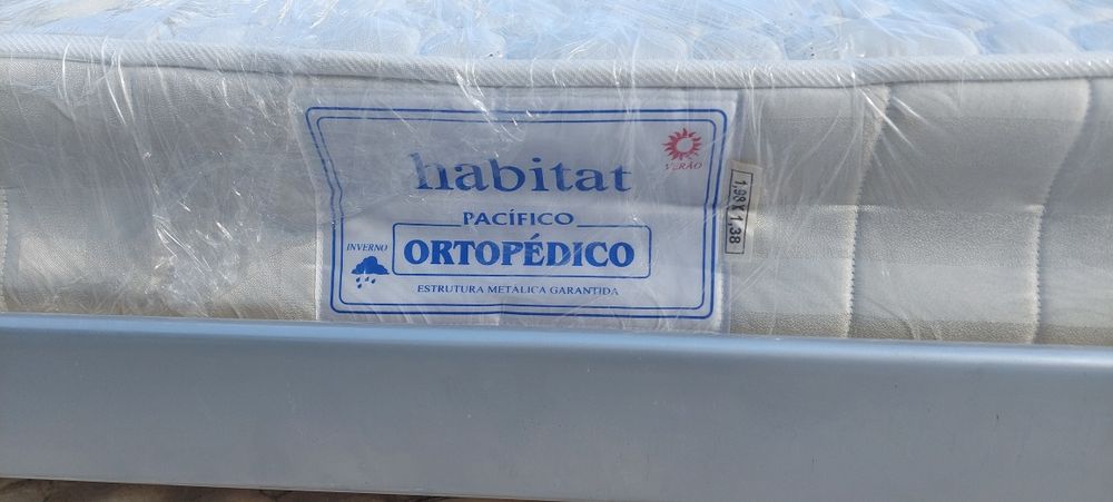 Cama  de  casal  com colchão
