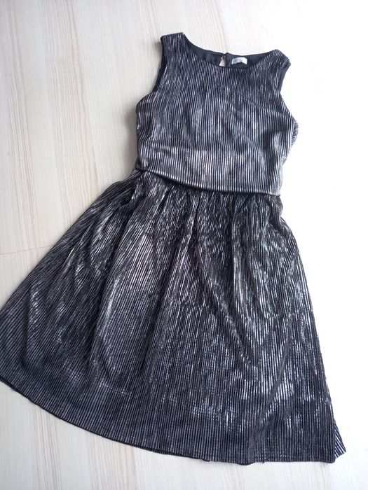 Plisowana sukienka dziewczęca
