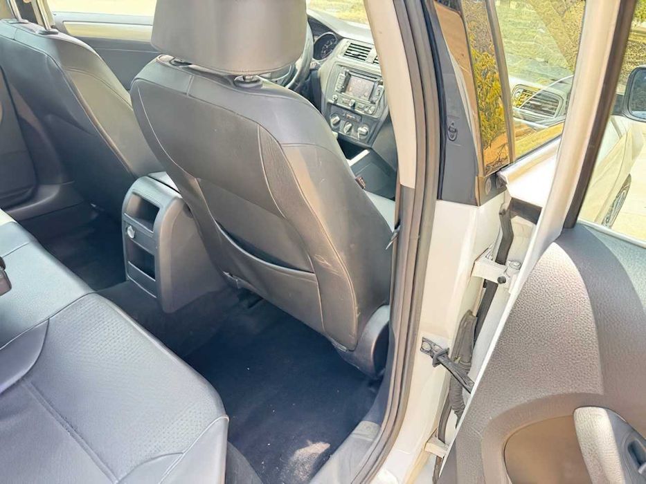 Volkswagen Jetta      2015