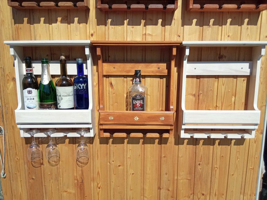 Полки виннo-пивные настенные из натурального дерева