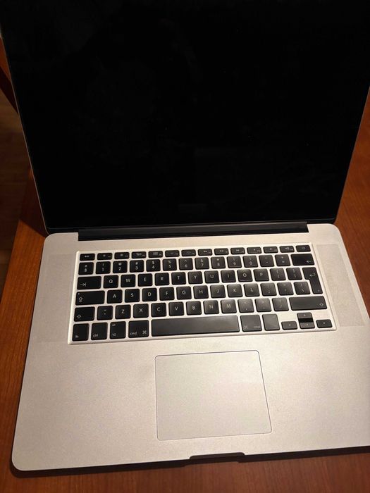 Portátil MacBook Pro 15 Retina Quad-Core i7 2.2Ghz 256GB SSD 16GB RAM