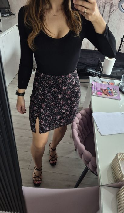 Piękna spódniczka Nakd r S kwiaty