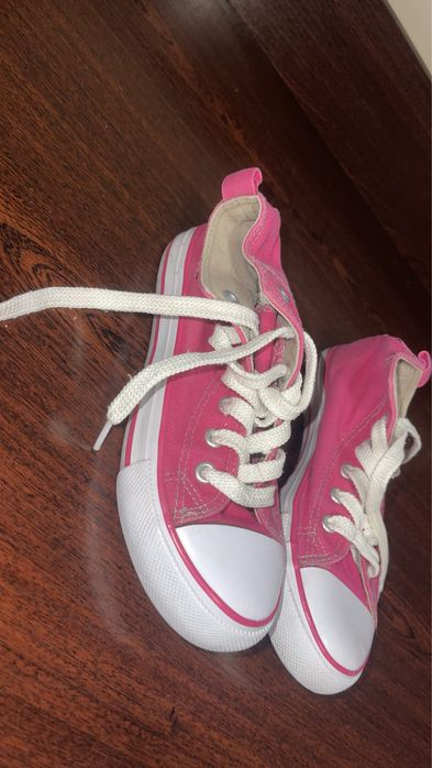 Кеди на дівчинку