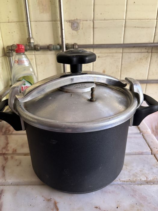 Panela de pressão CELAR