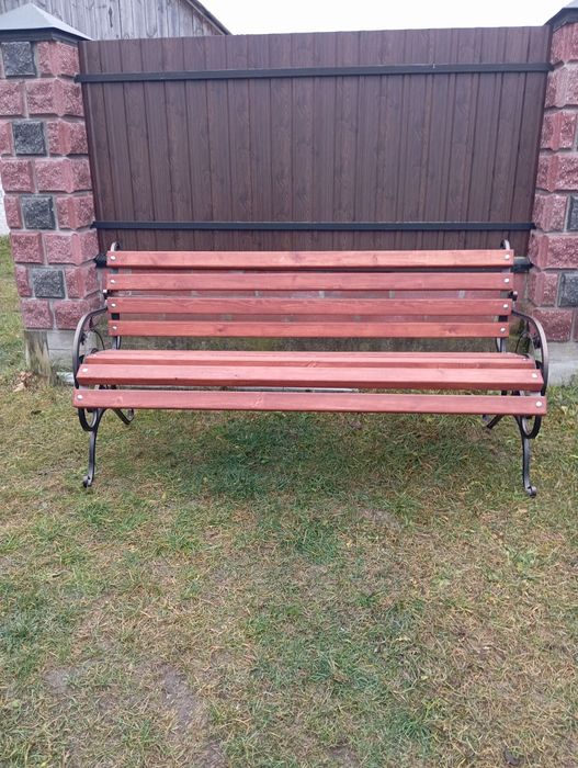 Продам лавочку з кованими перилами