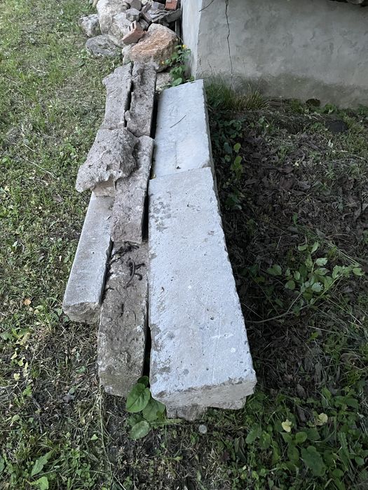 Бардюри бетоні з арматури