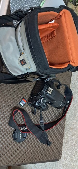 Продам фотокамеру Canon 600d