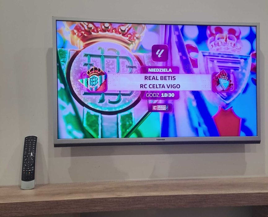 TV TOSHIBA 40 + Odtwarzacz multimedialny XIAOMI MI TV Stick