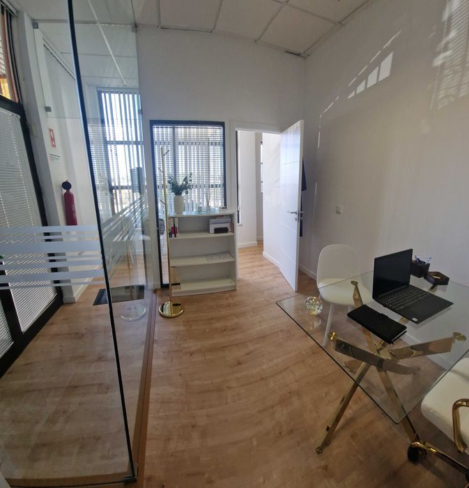 Arrenda-se Sala em loja Santarém