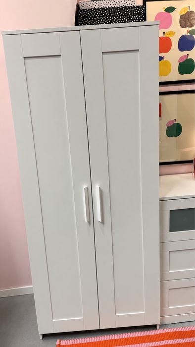 Armario para roupas de criança