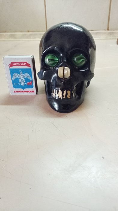 Продам настольный череп.