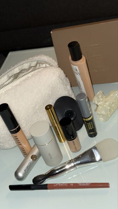 zestaw luksusowych kosmetyków Bobbi Brown krem pedzel róż tusz maskara