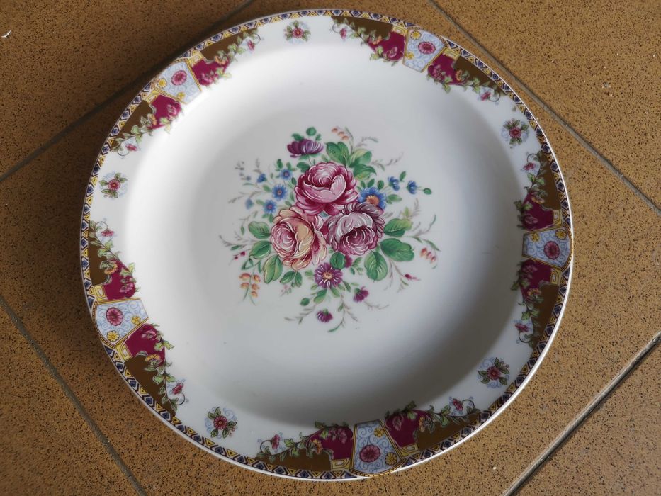 Loiça em porcelana.