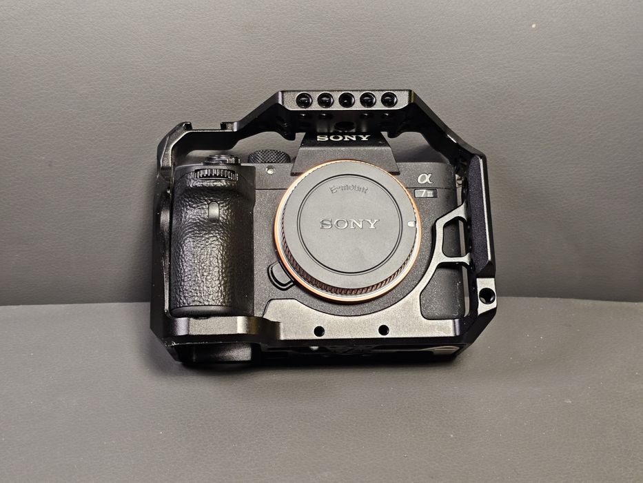 Sony Alpha A7 III Body (пробіг до 4000 кадрів) + клітка SmallRig