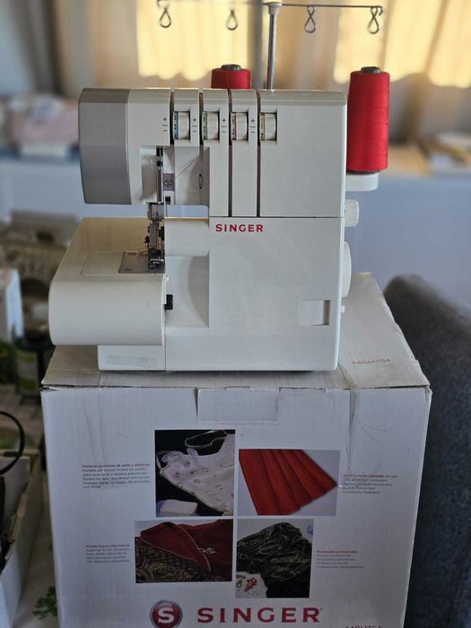 Singer 14SH754 - Máquina de Costura com 2/3/4 linhas e diferencial.