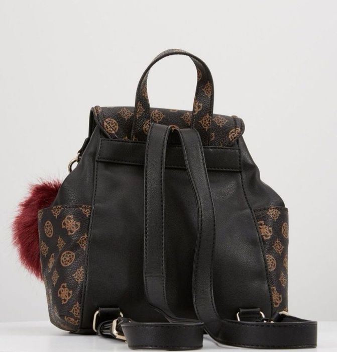 Guess Oryginalny plecak Karola z pomponem Unikat