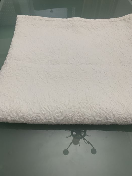 Colcha cama 220x230 cm usada em bom estado