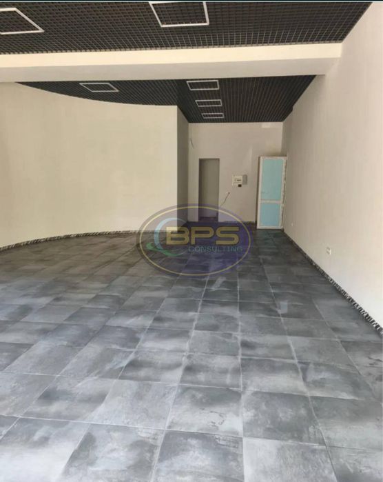 Здам фасадне приміщення 65 м² на Капітана Кузнєцова, 110/114