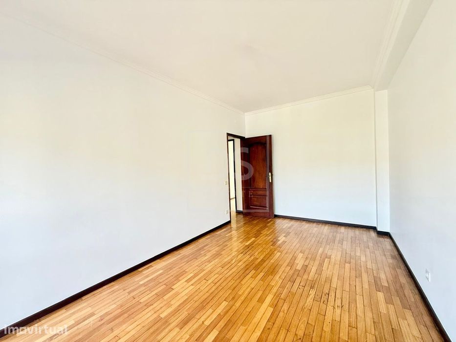 T3 com 154m² | 3 Varandas | Garagem Fechada | A 2 Passos do Metro e do