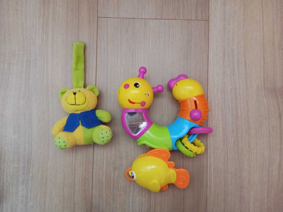 Іграшки для найменьших (трещотка, погремушка, брязкальце)