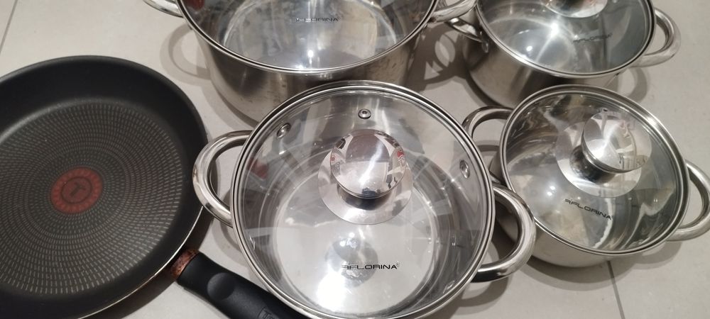 Zestaw garnków patelnie czajnik