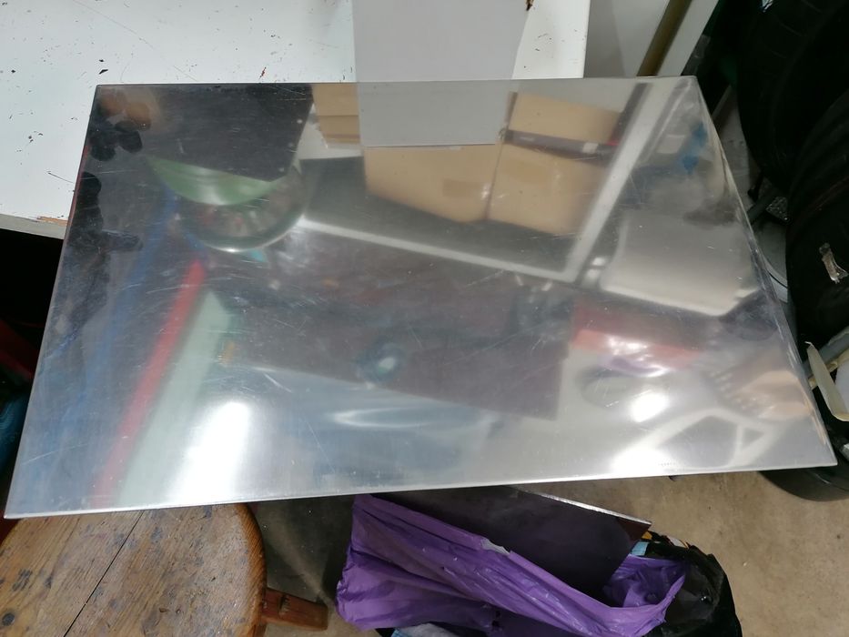 2 xapas de inox com espessura de 4 ou 5 milímetros