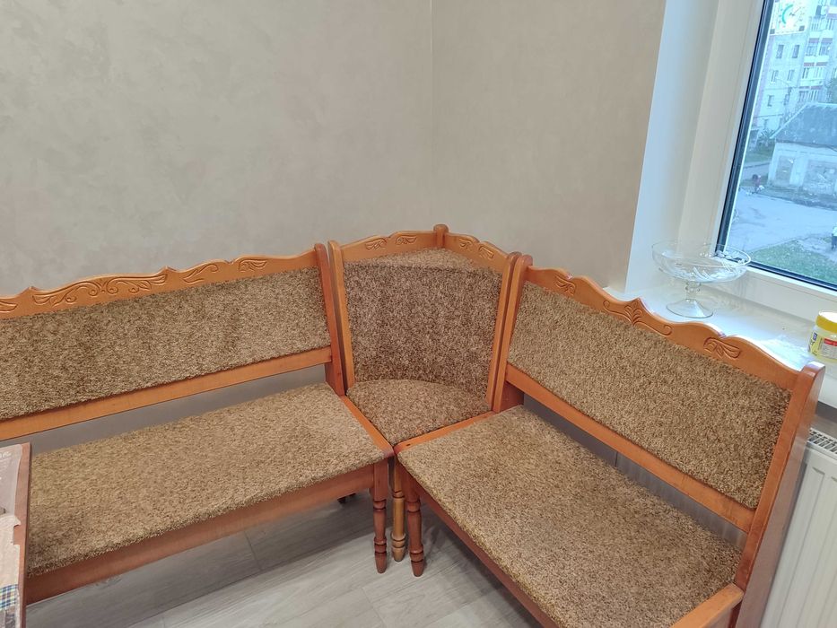 Продам кухонний кут 120 на 160 з натурального дерева