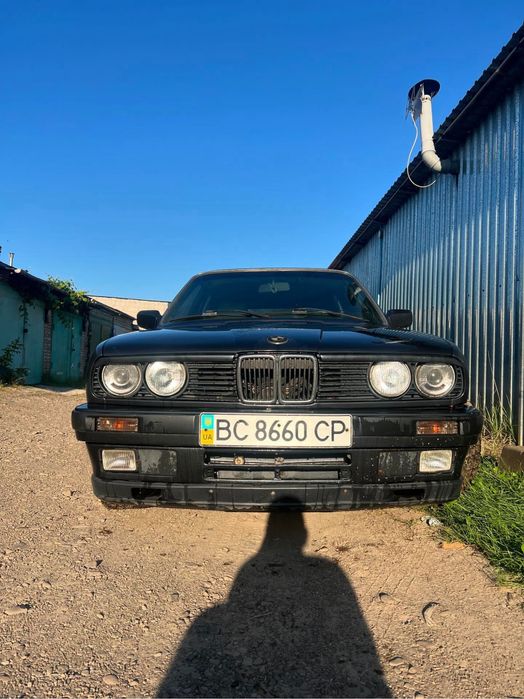 Продам автомобіль BMW E30,