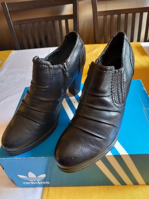 Używane  czarne botki