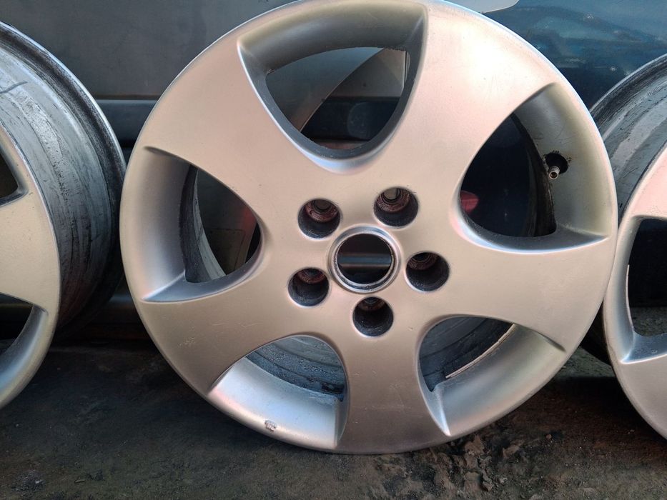 Продам литые диски 5/114.3/r16 Nissan i