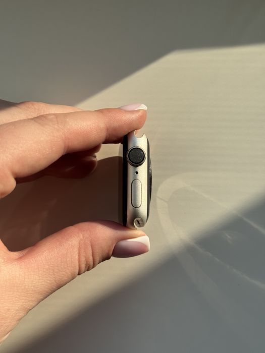 Продам Apple Watch 4