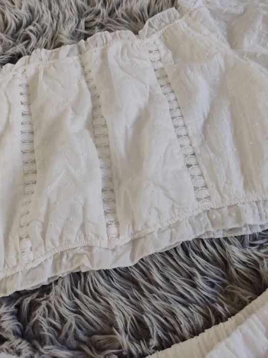 Biały modny bawełniany letni komplet top hiszpanka spódnica falbanki