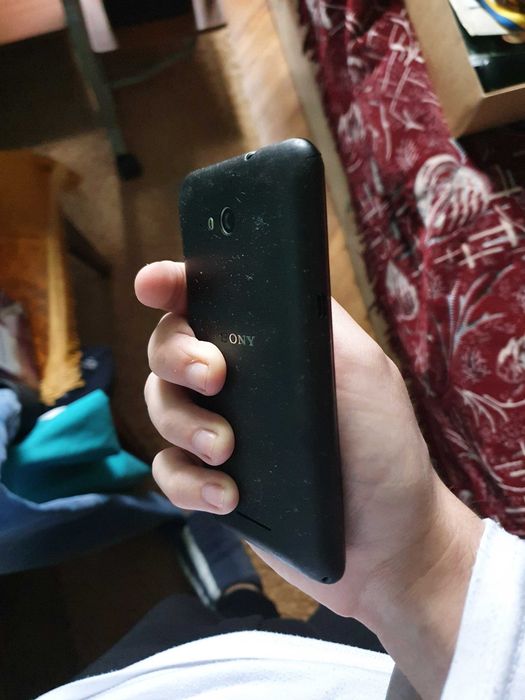 Продам телефон Sony Xperia E4g 2033