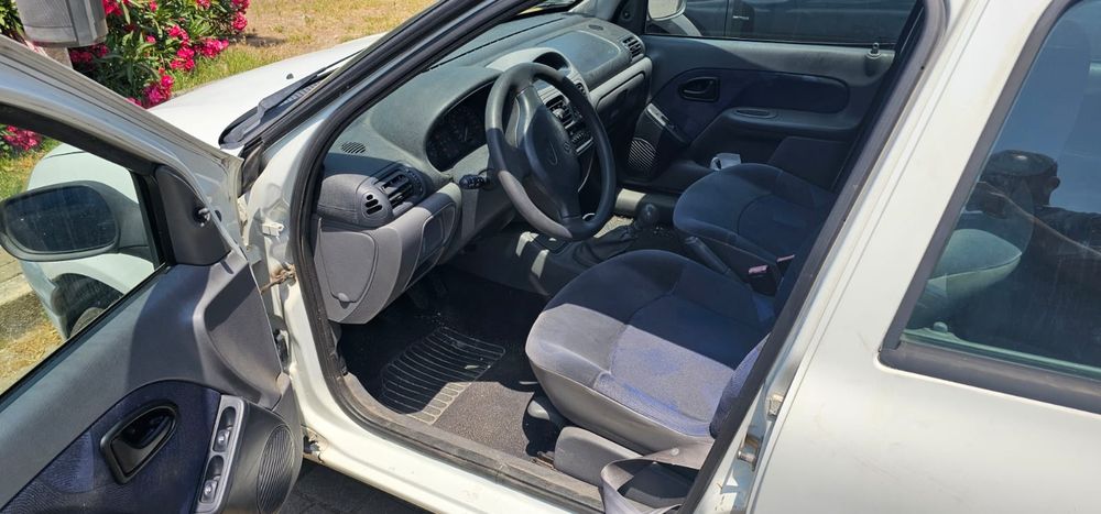 Renault Clio 99 5 portas fecho central 1.2 gasolina