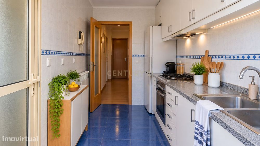 T2 com garagem e varanda | Costa Cabral, Porto