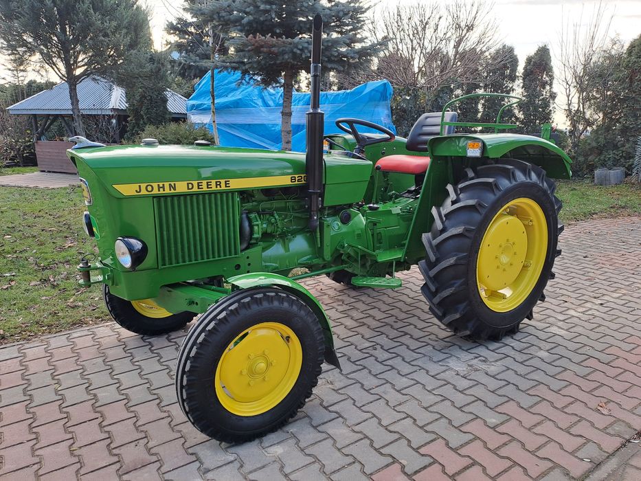 Ciągnik JOHN DEERE 820