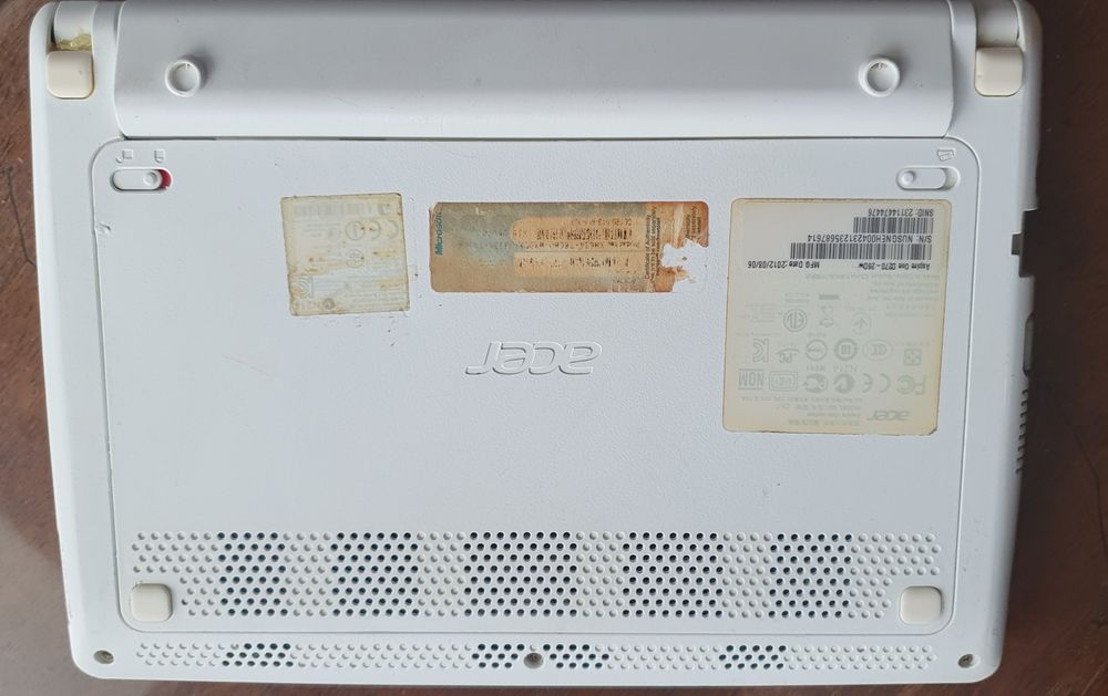 Acer aspire one series model ZE7 mini laptop uszkodzony, na części