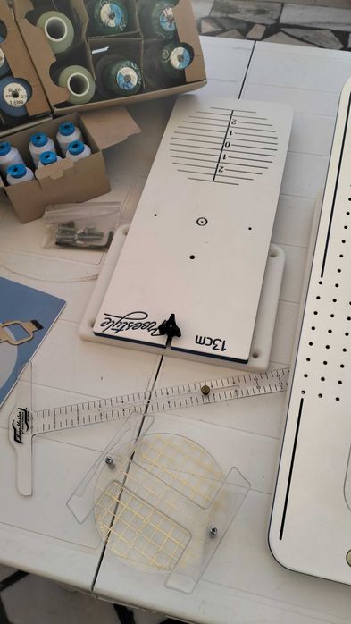 Suporte de bastidor para máquina de bordar