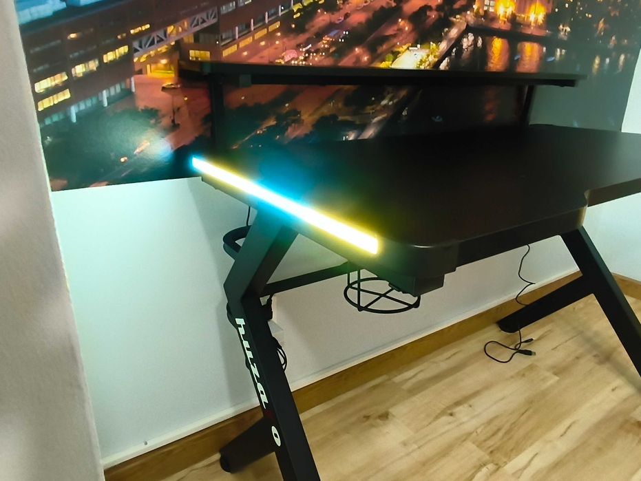 Biurko gamingowe LED