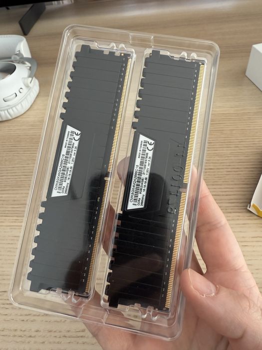 Memórias RAM Corsair DDR4 2x4GB 2666Mhz