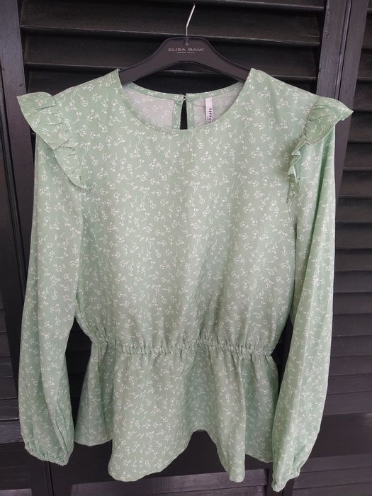 Blusa verde água com padrão floral e folhos - Tiffosi - Tamanho M