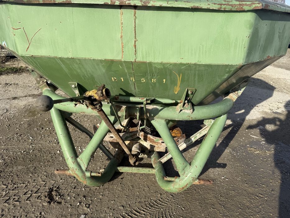 Rozsiewacz AMAZONE ZA-F 1001