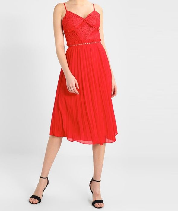 Sukienka rozkloszowana czerwona plisowana ażurowa S 36