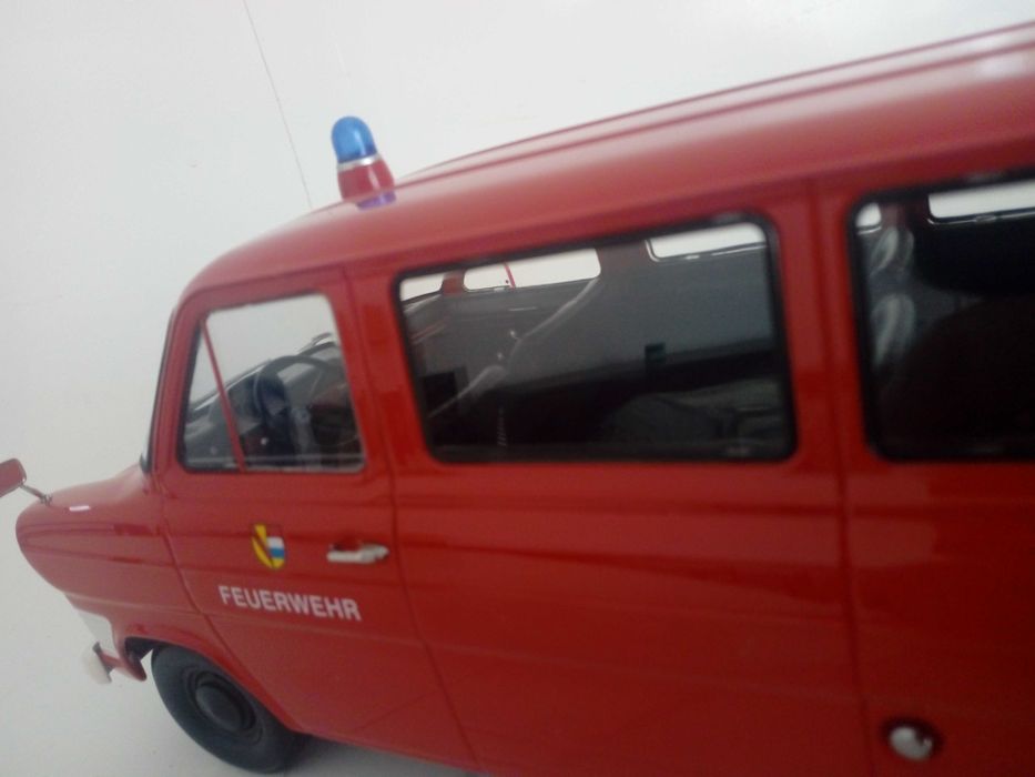 Miniatura da FORD TRANSIT MK1 VAN FIRE KK-SCALE - Escala 1.18